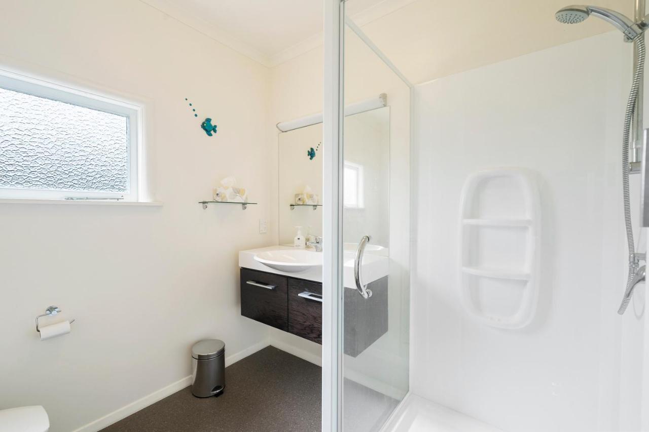 The Green Trout - Paraparaumu Beach Holiday Home 外观 照片